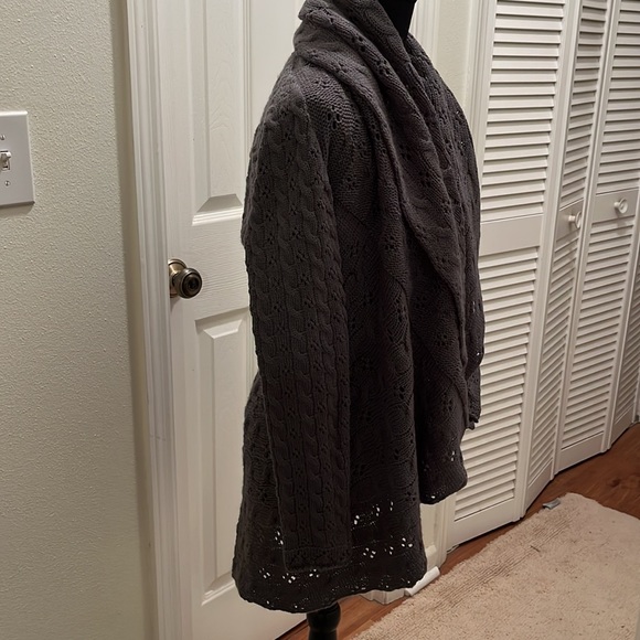 Italca Of Italy, Eyelet Knit, Hi-Low Hem, Draped Fabric Cardigan/ Shrug - Picture 4 of 8